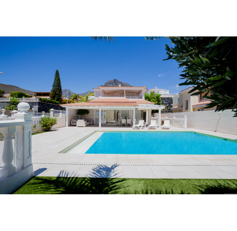 SOLD Wonderful villa in Madroñal neighborhood for sale.